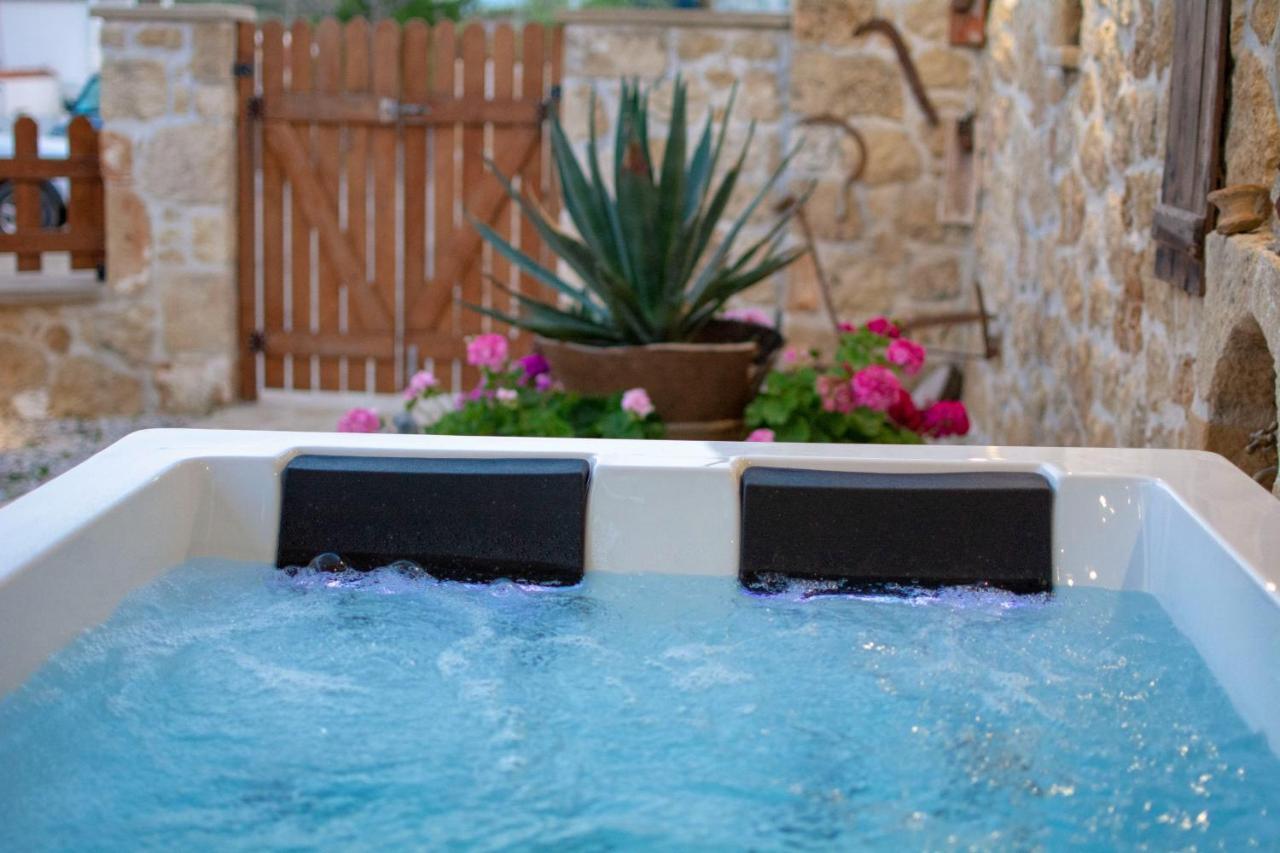 Pamelas House With Jacuzzi Kíssamos Dış mekan fotoğraf