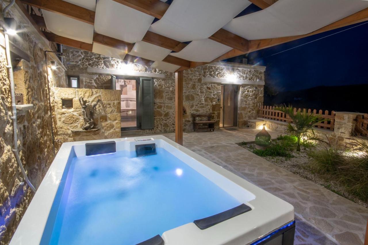 Pamelas House With Jacuzzi Kíssamos Dış mekan fotoğraf